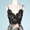 na7386-Débardeur-en-voile-bleu-imprimé-fleurs-et-dentelles-noirs-T3436-01