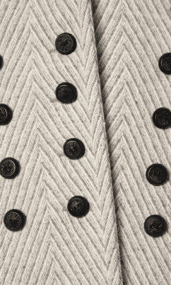 na6716-Manteau-1930-40-en-lainnage-à-chevrons-gris-et-blanc-triple-boutonnage-t38-40-01