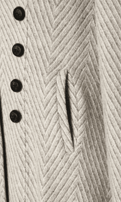 na6716-Manteau-1930-40-en-lainnage-à-chevrons-gris-et-blanc-triple-boutonnage-t38-40-01