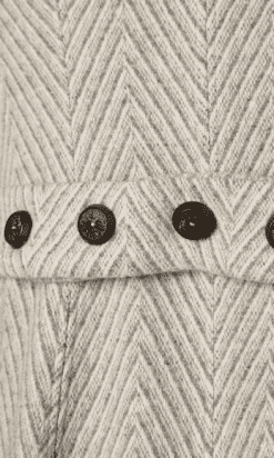 na6716-Manteau-1930-40-en-lainnage-à-chevrons-gris-et-blanc-triple-boutonnage-t38-40-01,