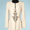 na6719-Veste-en-crêpe-de-soie-écrue-brodée-de-perles-de-soie-blanches-et-points-noeud-jaune-Lecoanet-Hémant-t38-01