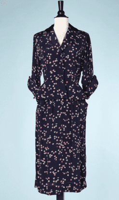 Tailleur 1940-50, soie marine imprimé rose et blanc