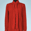 nA8041-Chemisier-en-soie-rouge-à-pois-noirs-col-cravate-Saint-Laurent-t36-38-01