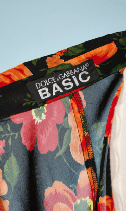 nA8052-Chemisier-en-voile-de-crêpe-noir-imprimé-de-fleurs-oranges-et-rouges-Dolce-Gabbana-Basic-t38-40-01