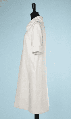 nA8067-Manteau-1950-60-en-lin-écru-col-brodé-blanc-t40-01