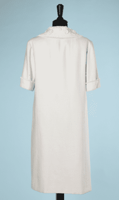 nA8067-Manteau-1950-60-en-lin-écru-col-brodé-blanc-t40-01