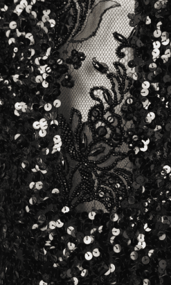 nA8091-Robe-en-voile-de-crêpe-noir-brodé-de-paillettes-plastron-en-dentelle-noir-t38-Galanos-01