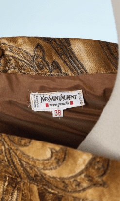 nA8126-Jupe-en-soie-or-jacquard-de-motifs-cachemire-Yves-Saint-Laurent-T38-01