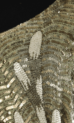nA8130-Robe-1925-en-voile-de-coton-vert-brodée-de-paillettes-or-et-perles-blanches-t38-40-01