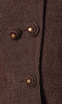nA8144-Tailleur-1940-en-lainage-tissé-à-rayures-grises-et-marron-Maggy-Rouff-n°-45547-t34-01