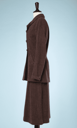 nA8144-Tailleur-1940-en-lainage-tissé-à-rayures-grises-et-marron-Maggy-Rouff-n°-45547-t34-01