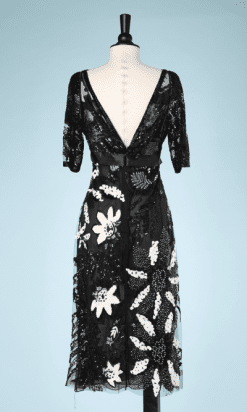 nA8164-Robe-vintage-en-tulle-noir-brodée-de-perles-et-paillettes-noires-et-blanches-Valentino-t42-01