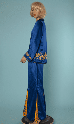 n3687_pyjama_soie_bleu_brode_jaune_1930_taille40_pic001