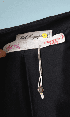 nA8352-Robe-Karl-Lagerfeld-en-jersey-laine-marine-boutons-fleurs-T38-01