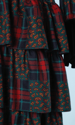 nA8369-Robe-1970-en-lainage-carreaux-et-dessins-cachemire-Saint-Laurent-T36-01