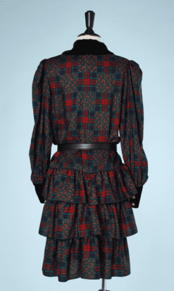 nA8369-Robe-1970-en-lainage-carreaux-et-dessins-cachemire-Saint-Laurent-T36-01
