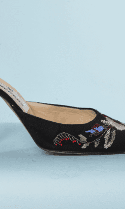 nA8518-Paire-de-mules-à-talons-en-cuir-et-reps-noir-brodé-dun-motifs-de-fleurs-en-perles-Gyvenchy-t39-05