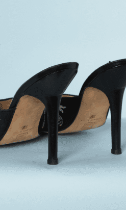 nA8518-Paire-de-mules-à-talons-en-cuir-et-reps-noir-brodé-dun-motifs-de-fleurs-en-perles-Gyvenchy-t39-05