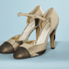 nA8525-Paire-descarpins-Chanel-en-cuirbeige-vieil-or-et-or-t40-01