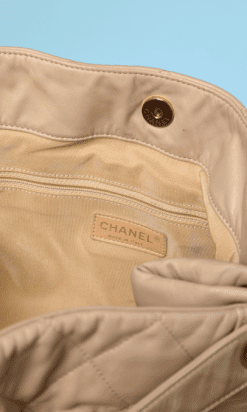 A358-Sac-Chanel-en-cuir-champagne-matelassé