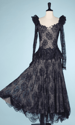 nA6131-Robe-du-soir-1950-en-dentelle-marine-brodée-de-perles-doublée-de-soie-t36-01