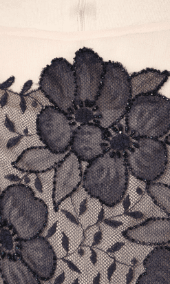 nA6131-Robe-du-soir-1950-en-dentelle-marine-brodée-de-perles-doublée-de-soie-t36-01