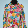 nA8068-Pull-imprimé-de-fleurs-roses-jaunes-bleues-Ken-Scott-t38-01