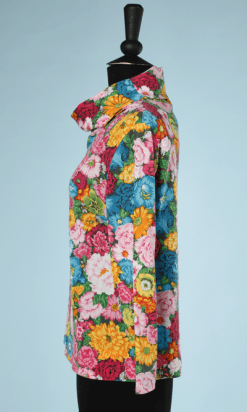 nA8068-Pull-imprimé-de-fleurs-roses-jaunes-bleues-Ken-Scott-t38-01