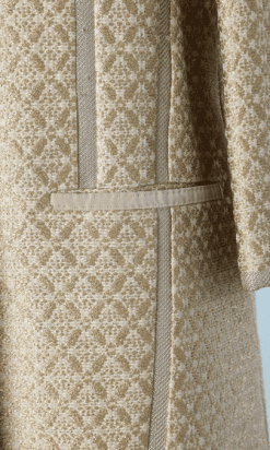 na8640-manteau-en-lnainnage-écru-et-lnamé-or-doublure-brodée-Louis-Vuitton-t40-01