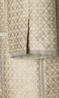 na8640-manteau-en-lnainnage-écru-et-lnamé-or-doublure-brodée-Louis-Vuitton-t40-01