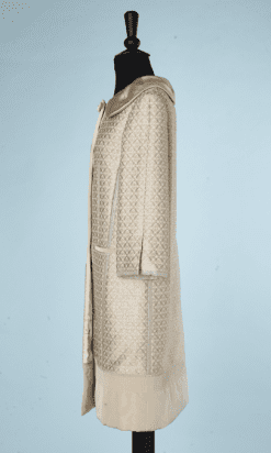 na8640-manteau-en-lnainnage-écru-et-lnamé-or-doublure-brodée-Louis-Vuitton-t40-01