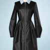 na8644-Manteau-en-cahoutchouc-noir-et-bleu-ciel-collection-Raf-Simons-pour-Christian-Dior-t36-01
