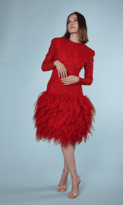 na8858-Robe-1980-en-dentelle-brodée-rouge-volants-Bill-Blass-T36-02
