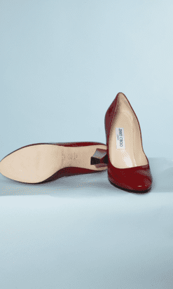 na9091-Paire-descarpins-en-verni-rouge-Jimmy-Choo-t40-01