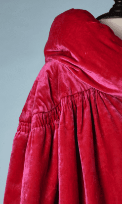 na8576-Cape-1925-en-velours-de-soie-rose-flash-01