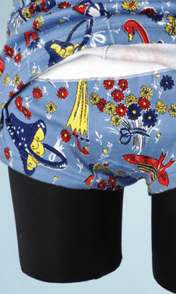 na8973-Maillot-de-bain-1-pièce-1950-en-coton-bleu-ciel-imprimé-bouquets-de-fleurs-paniers-chapeaux-parasols-t34-36-01.png