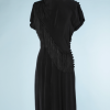 na9024-Robe-1940-en-soie-noire-franges-en-biais-série-de-boutons-épaules-et-côté-t38jpg-01