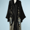 Peignoir 1920-25 en satin noir brodé de fleurs et franges