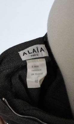 nA8693-Robe-en-jersey-de-laine-grise-surpiqûres-blanches-Alaïa-t40-01