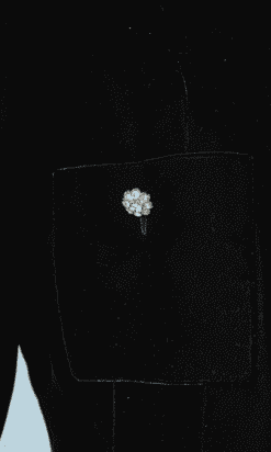 nA9110-Tailleur-Chanel-en-velours-noir-et-satin-ivoire-01