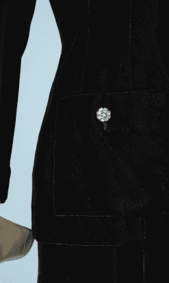 nA9110-Tailleur-Chanel-en-velours-noir-et-satin-ivoire-01