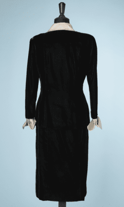 nA9110-Tailleur-Chanel-en-velours-noir-et-satin-ivoire-01