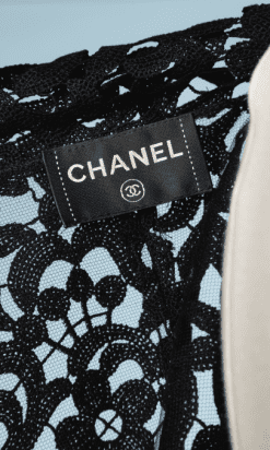 nA9112-Veste-en-guipure-noire-Chanel-T38-10