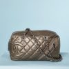 nA9246-Sac-caméra-Chanel-en-cuir-vieil-or-matelassé-01
