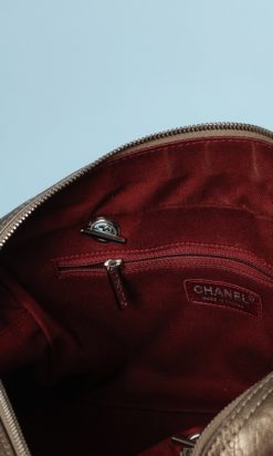 nA9246-Sac-caméra-Chanel-en-cuir-vieil-or-matelassé-01