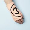 nA9267-Paire-de-mitaines-en-cuir-rose-pâle-et-vernis-noir-Chanel-t75-01