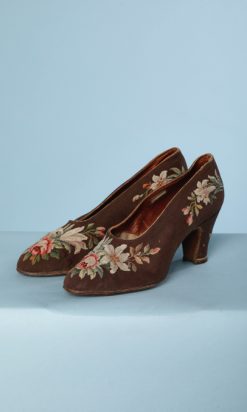 nA9375-Paire-de-souliers-1930-en-tissu-et-aubusson-01