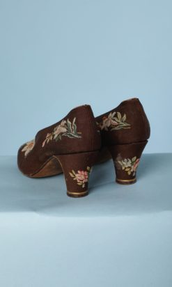 nA9375-Paire-de-souliers-1930-en-tissu-et-aubusson-01