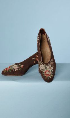 nA9375-Paire-de-souliers-1930-en-tissu-et-aubusson-01