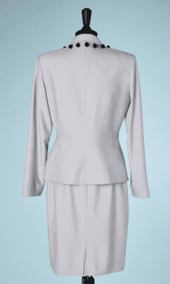 nA8365-Tailleur-bleu-ciel-brodée-noir-Thierry-Mugler-T38-01